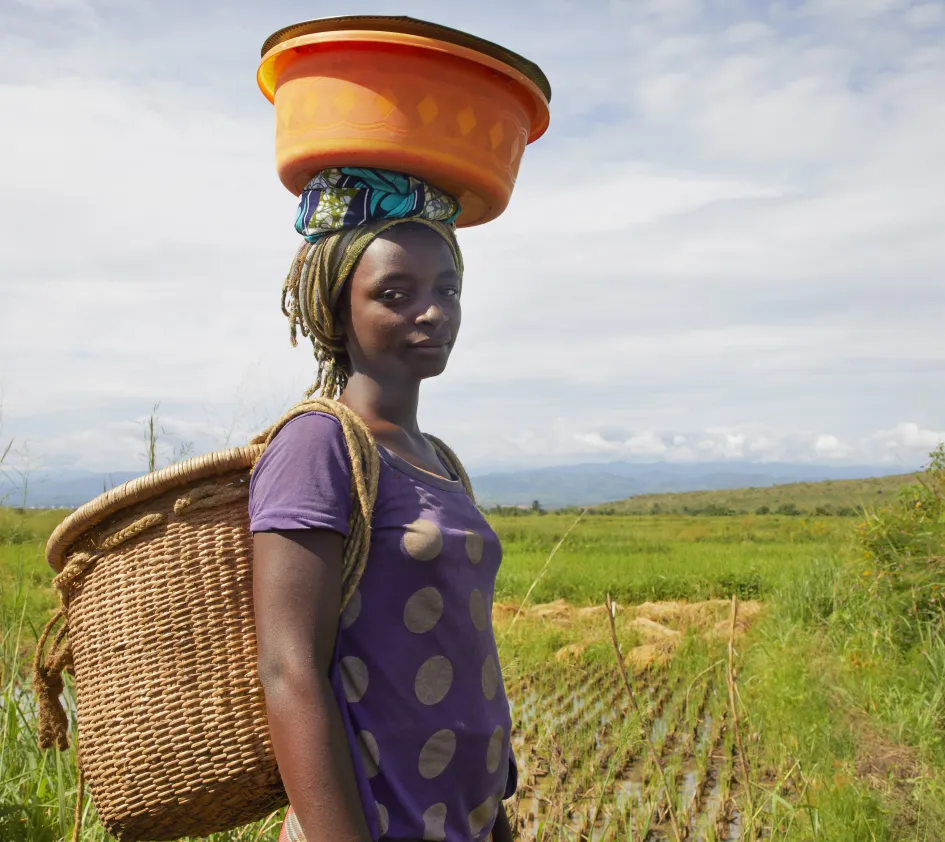 African woman carrying food on her head
